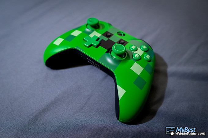 Best Minecraft server hosting: a Minecraft-themed Xbox controller.