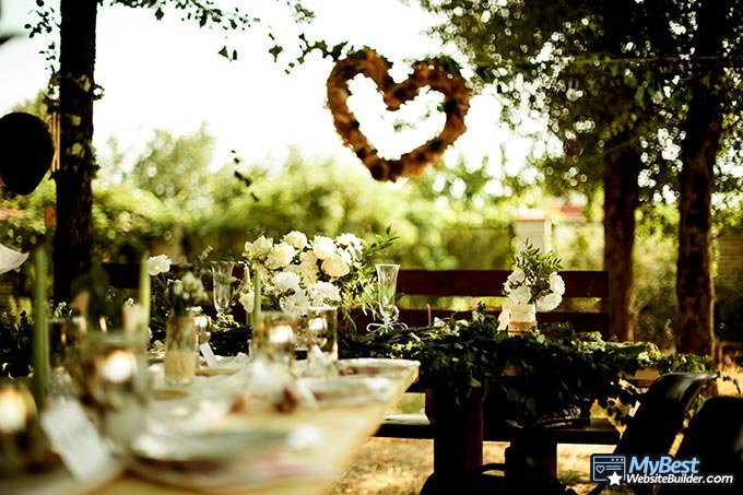 Best wedding website builder: a wedding table.